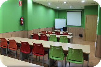 ¿Necesita un aula o sala de reuniones?